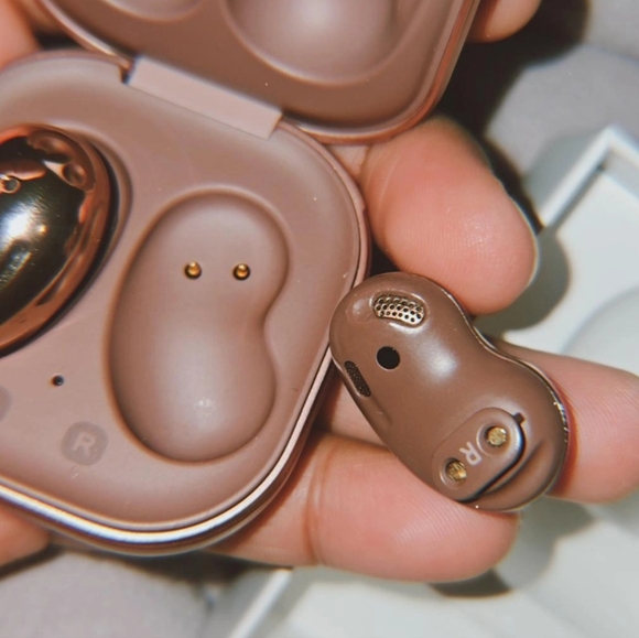 Samsung live buds - Picture 4 of 4